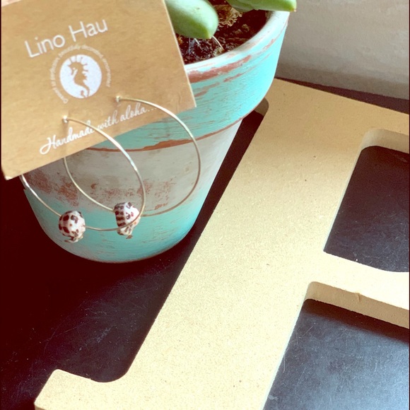 Handmade Shell Earnings - Picture 2 of 3